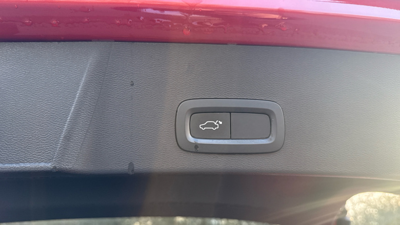 Volvo Xc40 2.0 B4P R DESIGN Pro 5dr Auto Petrol Estate